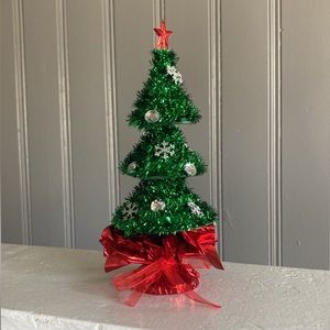 Brand NWT Beautiful Snowflake & Gem Bedazzled Christmas Tree w/ Red Skirt